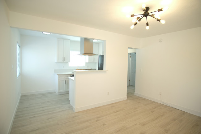 Dining Room - 2023 Jefferson W Blvd