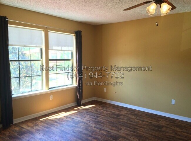 Foto del edificio - 336 Redwood Ln