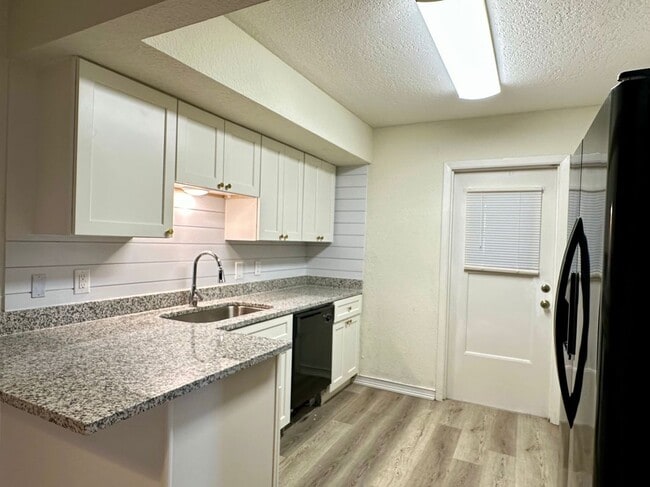 Building Photo - 413 Krueger St