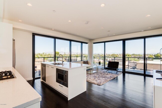 Foto del edificio - 4422 N 75th St