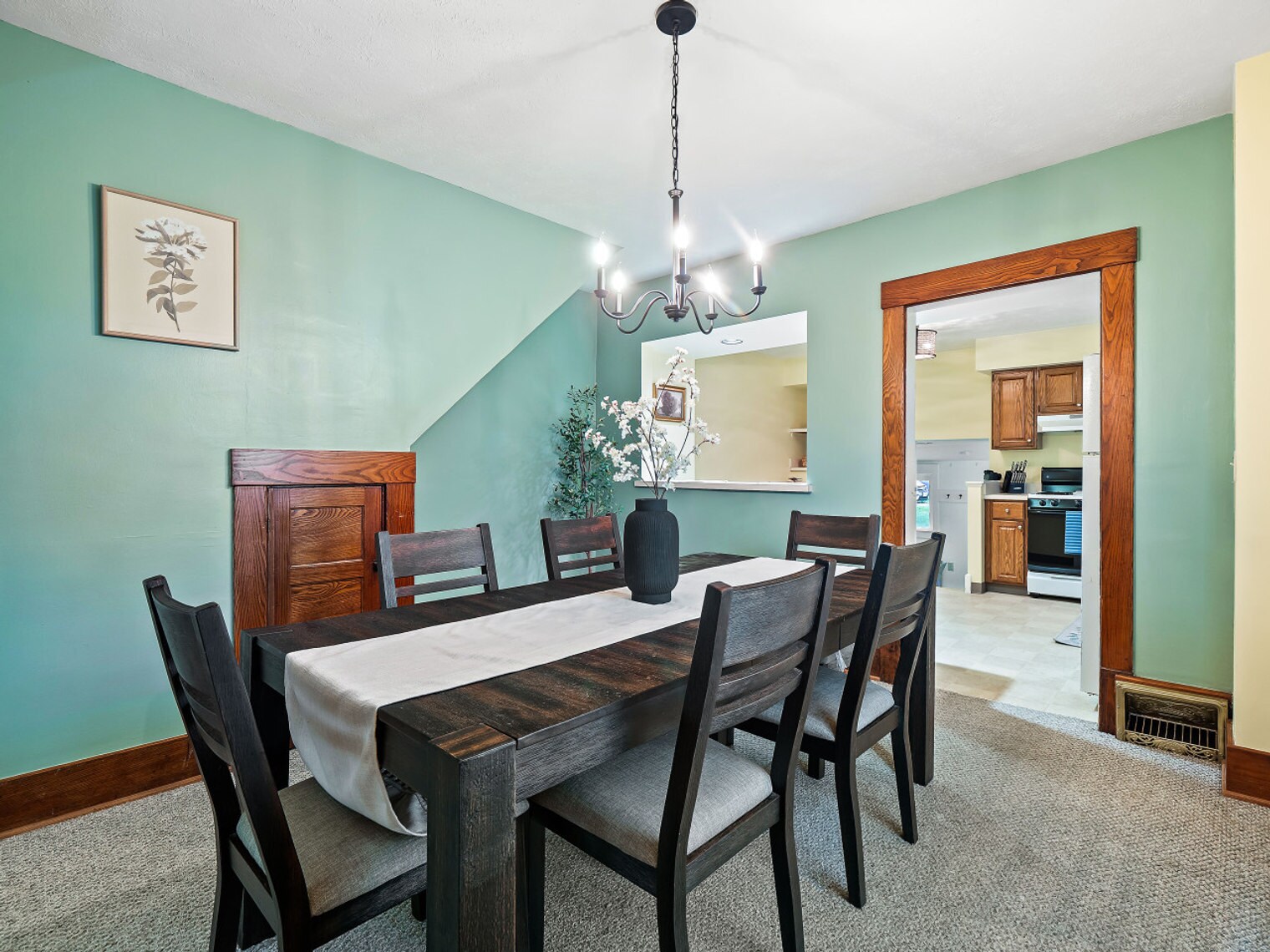 681 Washington St Bedford, OH 44146 – photo 2
