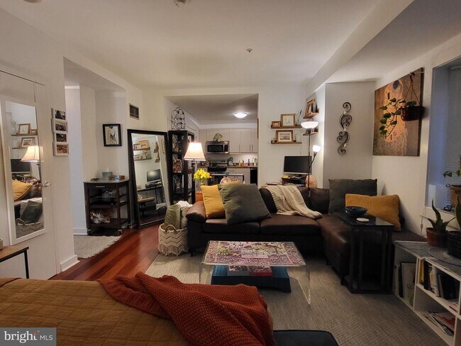 Foto del edificio - 219-29 S 18th St