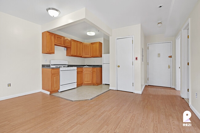 Building Photo - 1076 Broadway