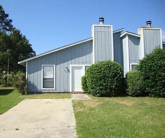 Building Photo - 228-230 Yaupon Dr