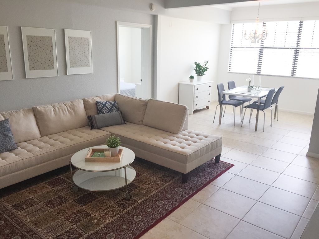 Living Room - 13000 Positano Cir