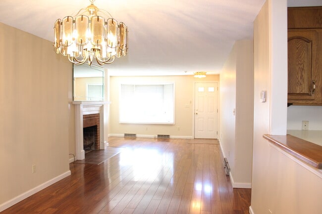 Building Photo - 13 Mansion Woods Dr