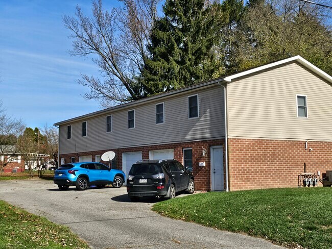 Building Photo - 216 Spruce St