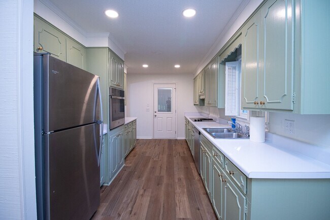 Foto del edificio - Renovated 5BR Home Minutes from Downtown Columbia | Two Full Kitchens + Fenced Yard ~ Available M...