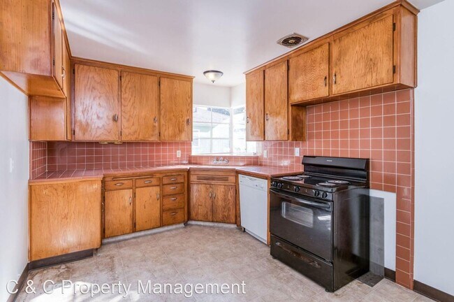 Building Photo - 3 br, 1 bath House - 3542 N. Orchard St