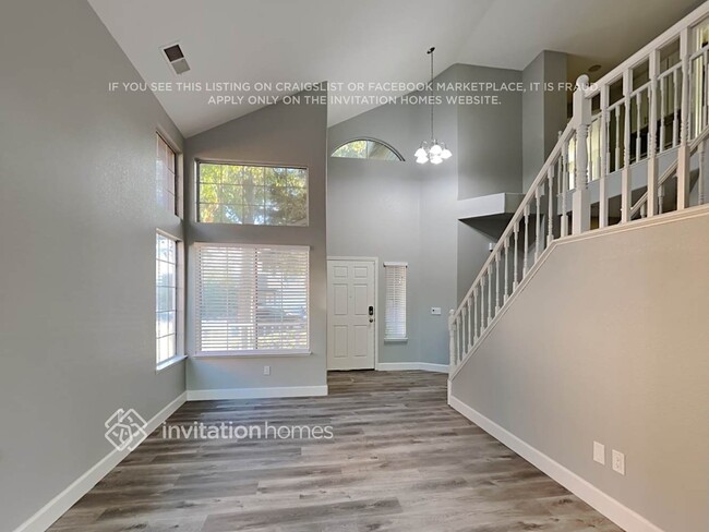 Building Photo - 8729 Longspur Way