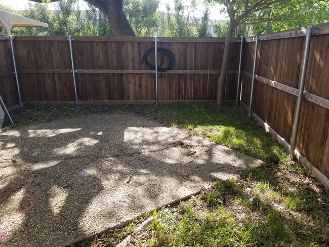 Foto del edificio - 9002 Emberglow Ln
