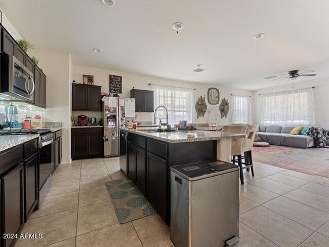 Foto del edificio - 30990 W Mulberry Dr