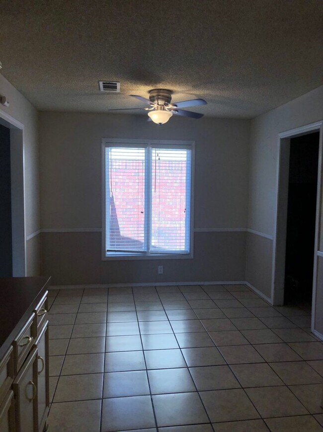 Foto del edificio - Available April!