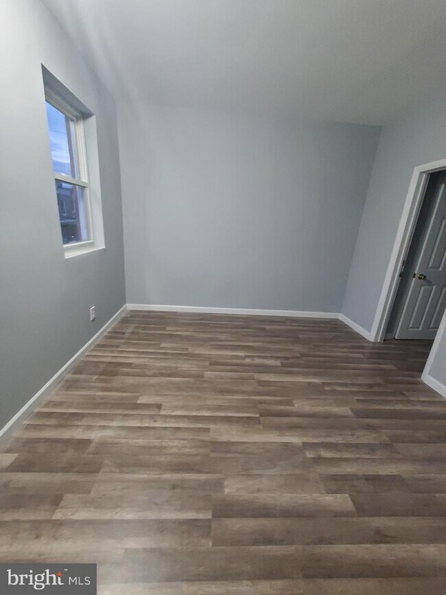 Building Photo - 2019 S Avondale St