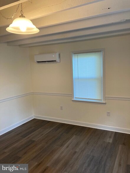 Foto del edificio - 1357 W Pulaski Hwy