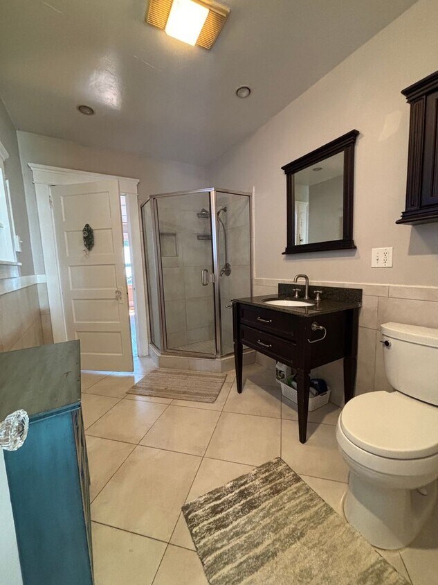 Foto del edificio - Charming Downtown Craftsman - Live/Work - Zoned Mixed Use