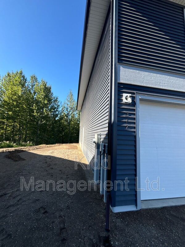 Building Photo - 217 Monterey Rd W