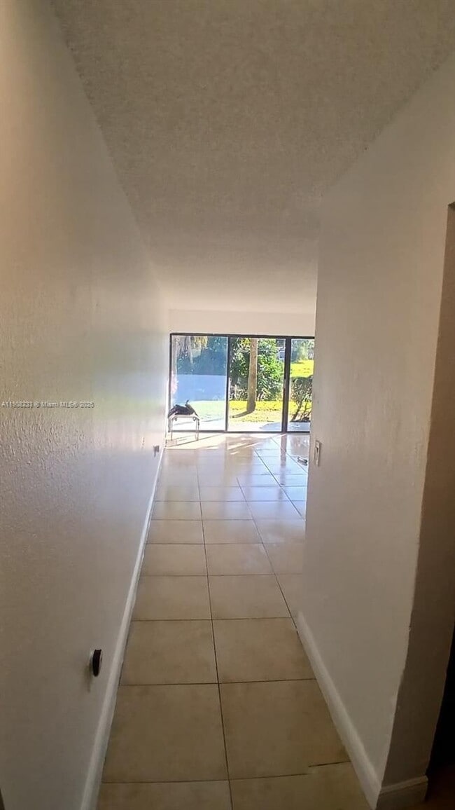 Building Photo - 1562 Lake Crystal Dr