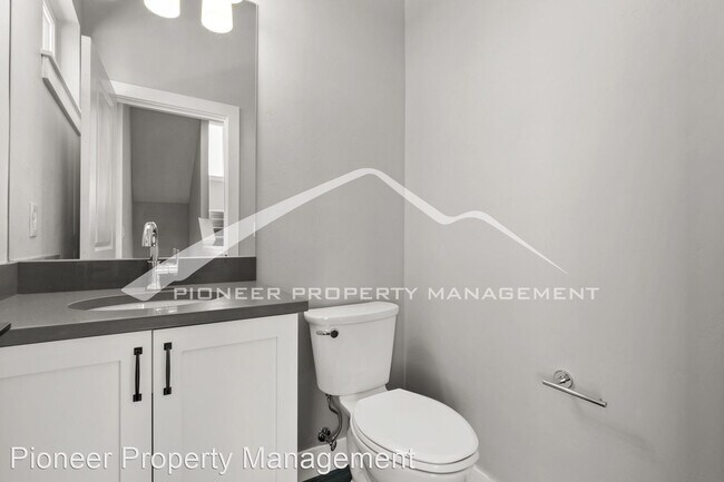 Building Photo - 2 br, 3 bath House - 3893 W 12th Ave