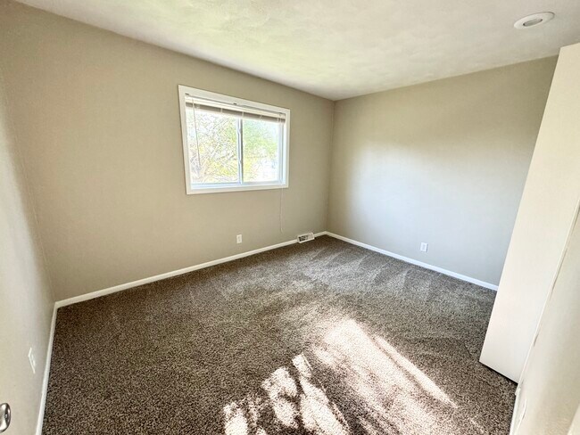 Bedroom - 503 W Valley Dr
