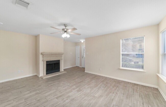 Foto del edificio - 311 Remington Creek Dr