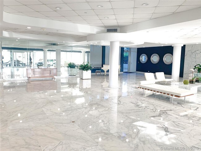 Foto del edificio - 5055 Collins Ave