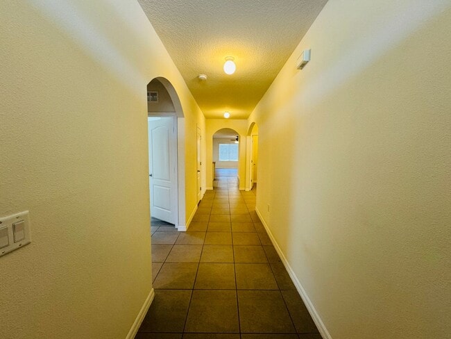 Building Photo - INCREDIBLE 4 Bedroom, 2 Bathroom Home in B...