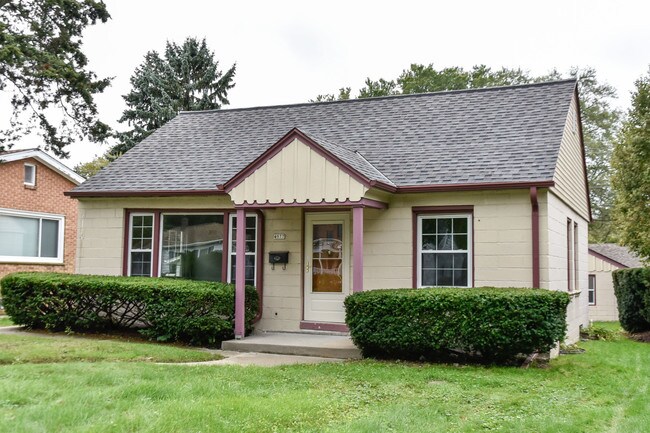 Foto del edificio - 4977 N Iroquois Ave