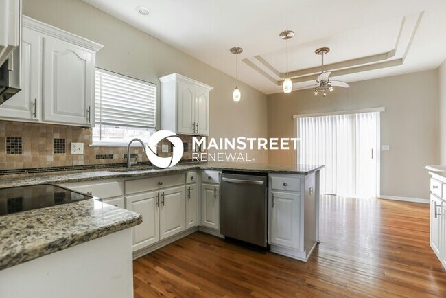 Foto del edificio - 5 Bedroom Pet-Friendly Home in Independence, MO with Main Street Renewal