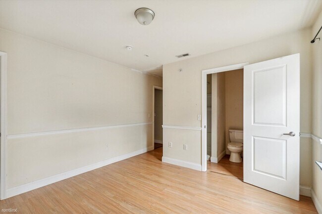 Foto del edificio - 6 br, 6 bath Triplex - 1710 CECIL B MOORE ...