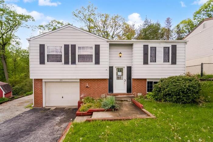 Foto principal - 973 Glen Hayes, Moon-Crescent Township, PA...
