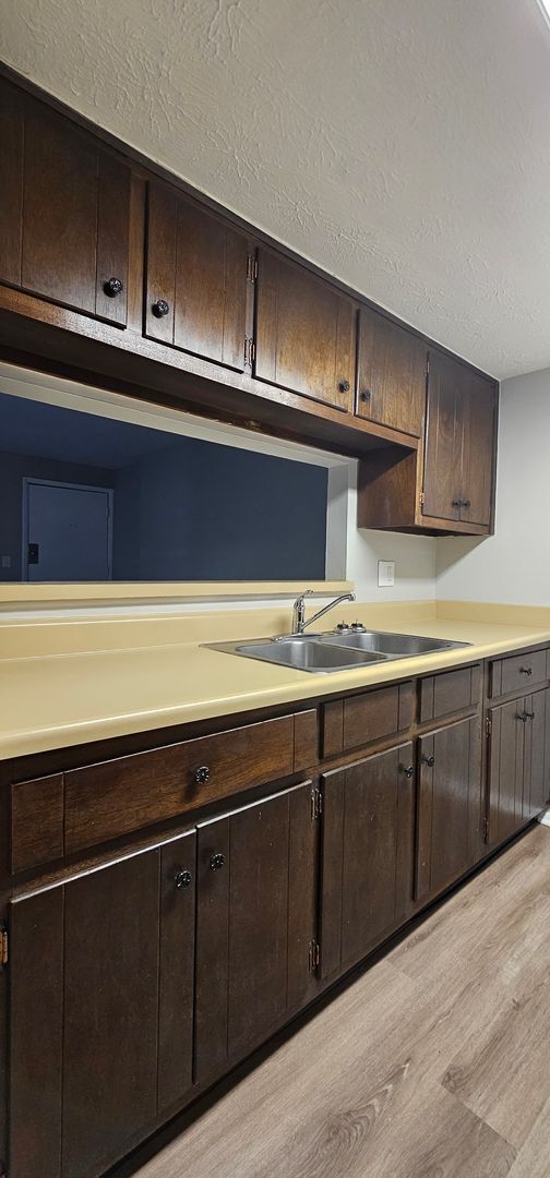 Foto del edificio - Charming 1-Bedroom Apartment in Kettering ...
