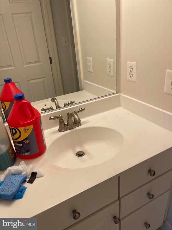 Primary Photo - 1513 Regent Manor Ct