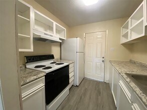 Building Photo - 208 Kelly St