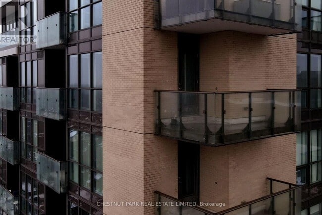 Photo du bâtiment - 60 Berwick Ave