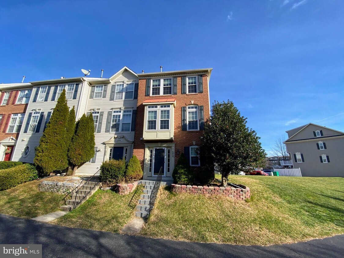 524 Eisenhower Dr, Frederick, MD 21703 Townhome Rentals in Frederick