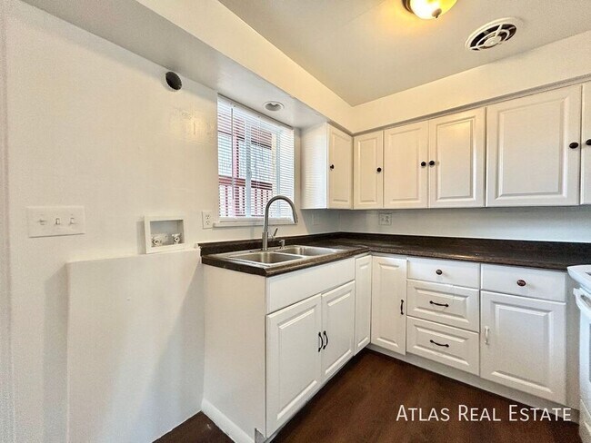 Foto del edificio - 878 Linley Ct