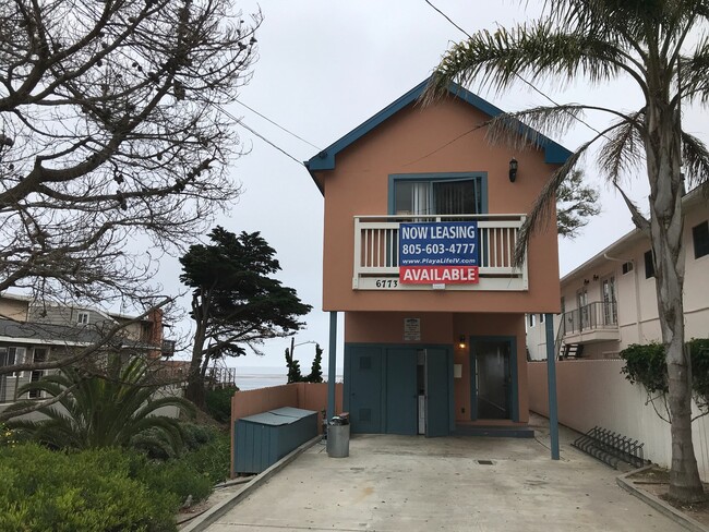 Building Photo - 6773 Del Playa Dr