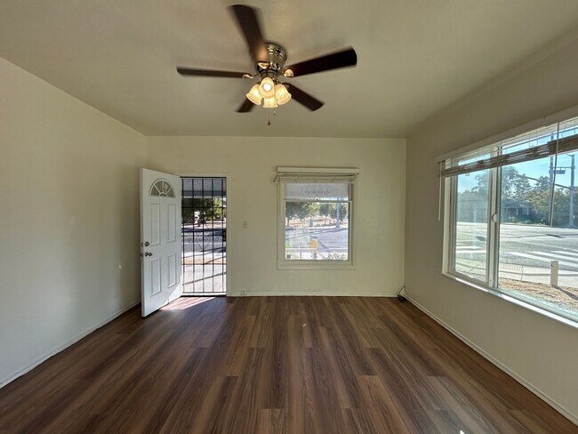 Foto del edificio - 1131 E Monte Vista Ave