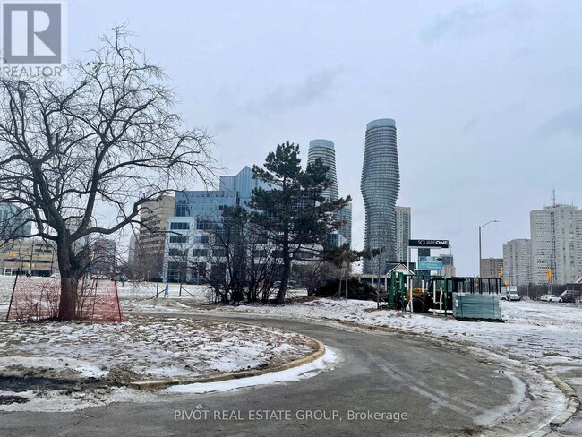 Building Photo - 2 Erskine Rd