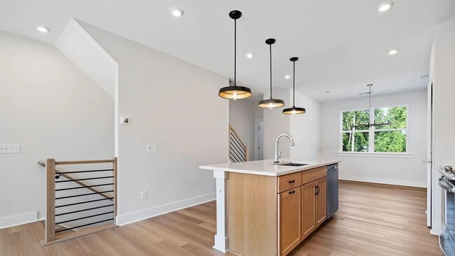 Foto del edificio - Room in Townhome on Levy Wy