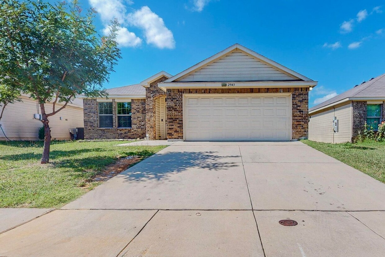 Primary Photo - Move-In Ready! Welcome to Your Stylish Enc...