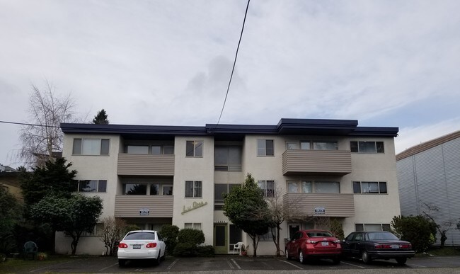 Building Photo - 12323 33rd Ave NE