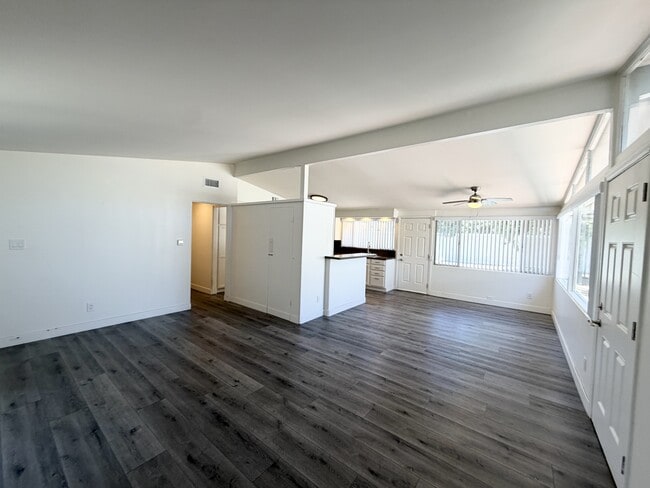 Foto del edificio - 6478 Montezuma Rd