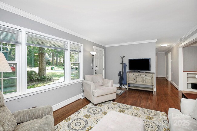 Foto del edificio - 6216 Candlewood Dr