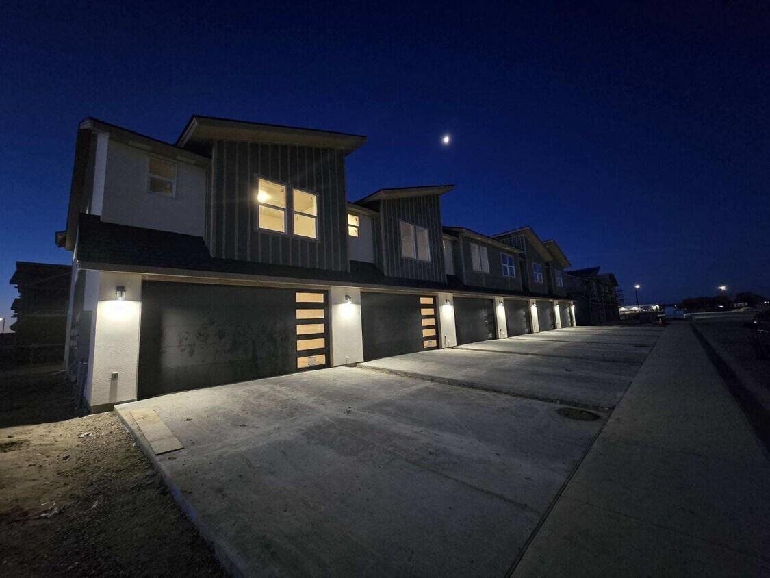 Foto del edificio - 202 Claw Ave