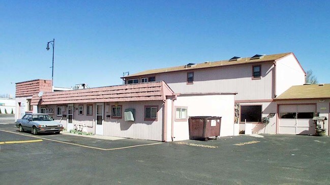 Alternativa Vista al edificio 1 - Apartaments y Duplex del edificio - 7188 Lowell Blvd