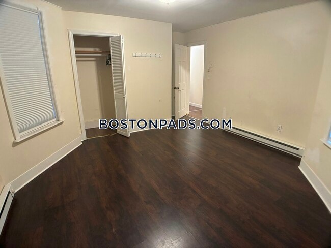 Building Photo - 739 Parker St