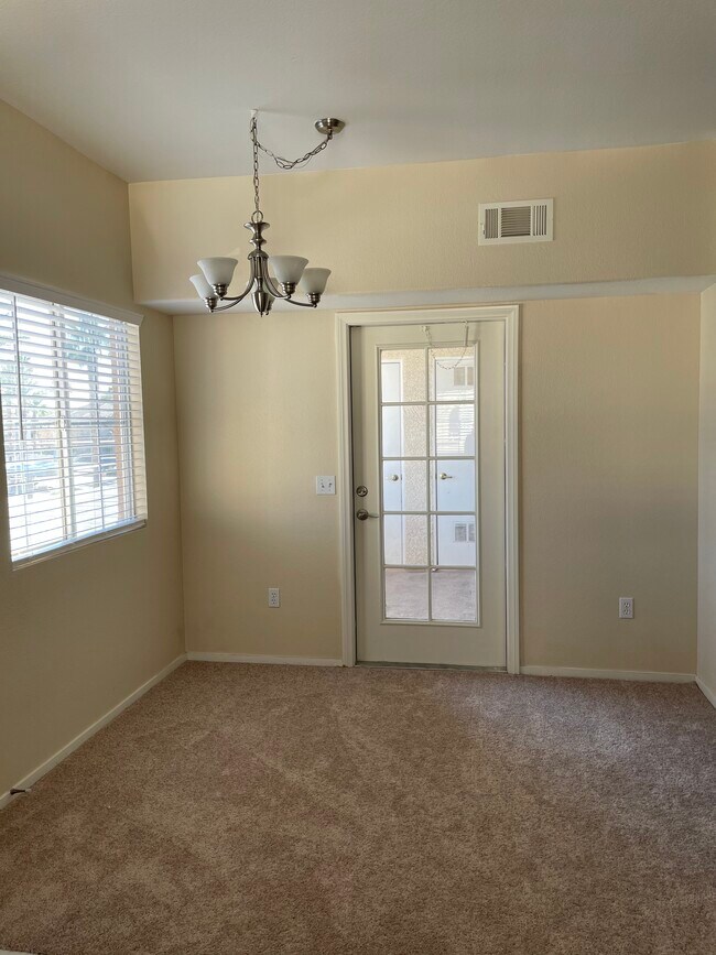 Building Photo - 3400 Cabana Dr