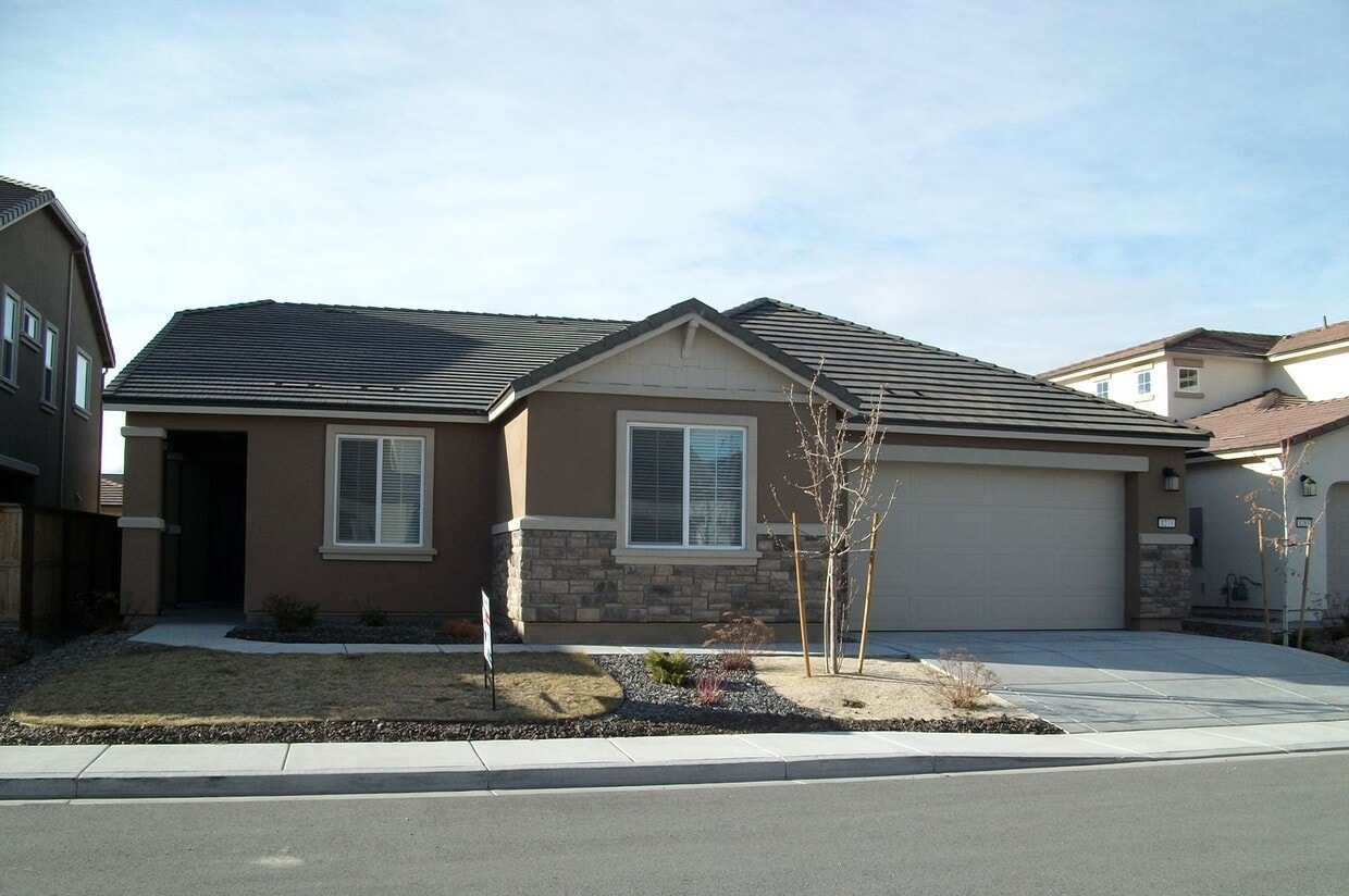 Primary Photo - Beautiful, spacious 4 bd, 2-1/2 bath, 3 ca...
